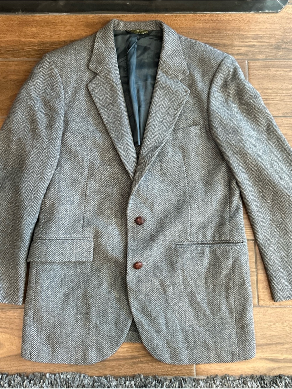 Men's Gray Wool Vintage Sports coat Herringbone Pattern (size small)